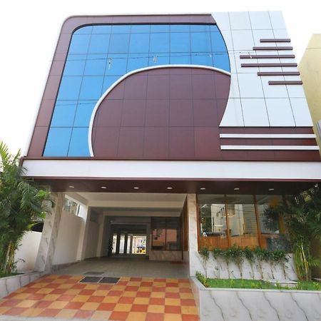 Fabexpress Nk Exotica Hotel Madras Buitenkant foto